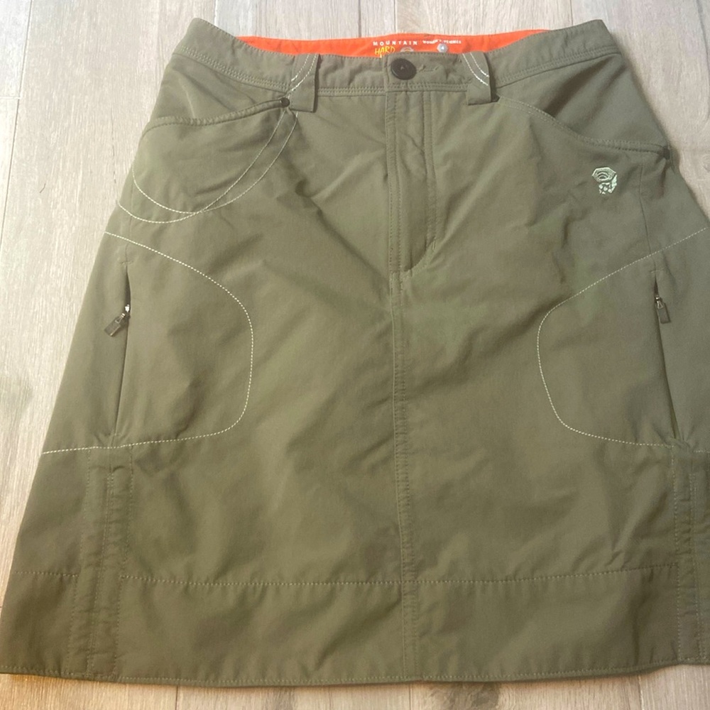 MOUNTAIN HARDWEAR  Hiking or Tennis Skirt